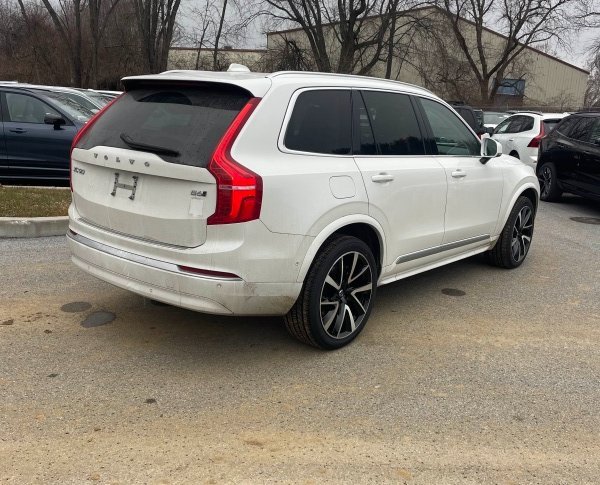 Used 2023 Volvo XC90 B6 Plus w/ Protection Package image 4