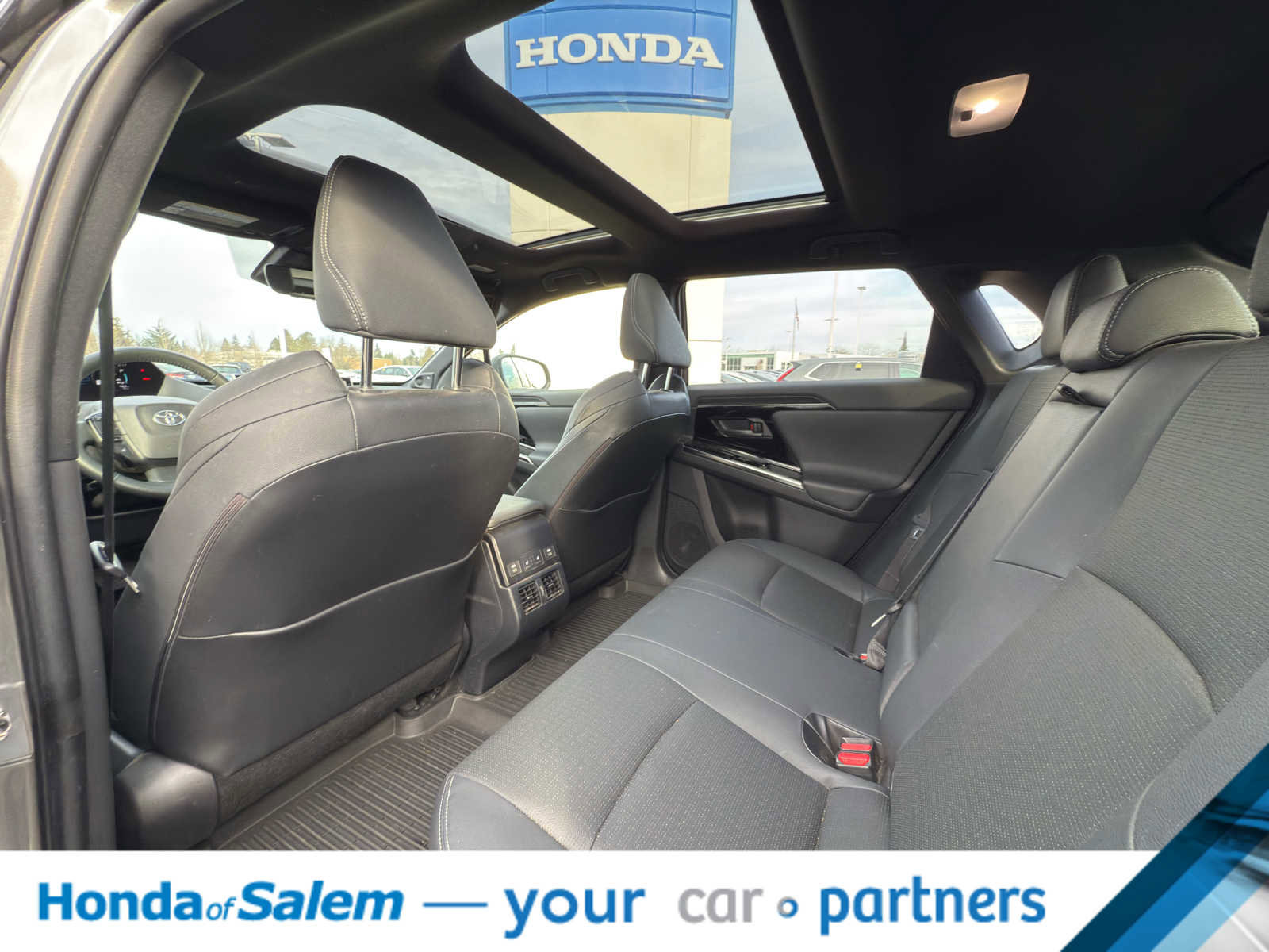 Used 2023 Toyota bZ4X Limited image 15