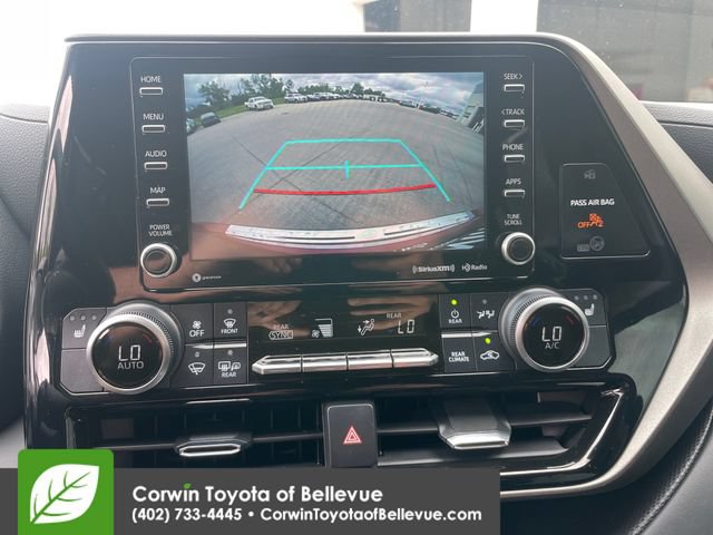 Used 2022 Toyota Highlander XLE AWD/4WD image 34