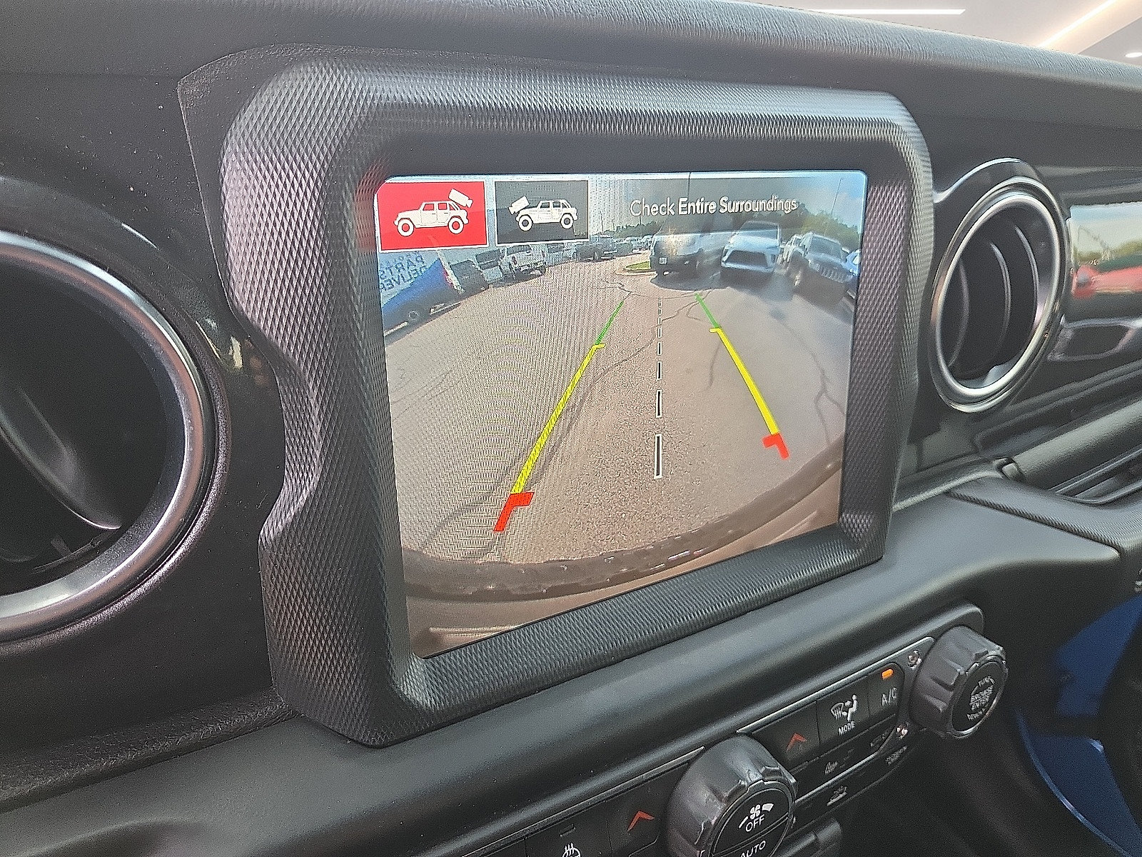 Used 2022 Jeep Wrangler Unlimited Rubicon w/ Trailer Tow Package AWD/4WD image 8