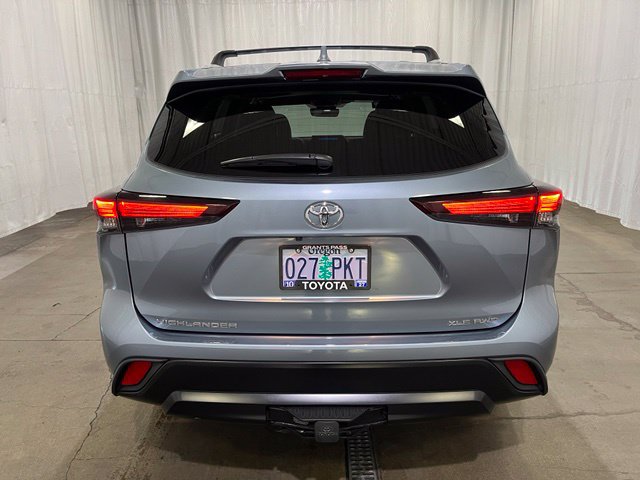 Used 2024 Toyota Highlander XLE AWD/4WD image 4