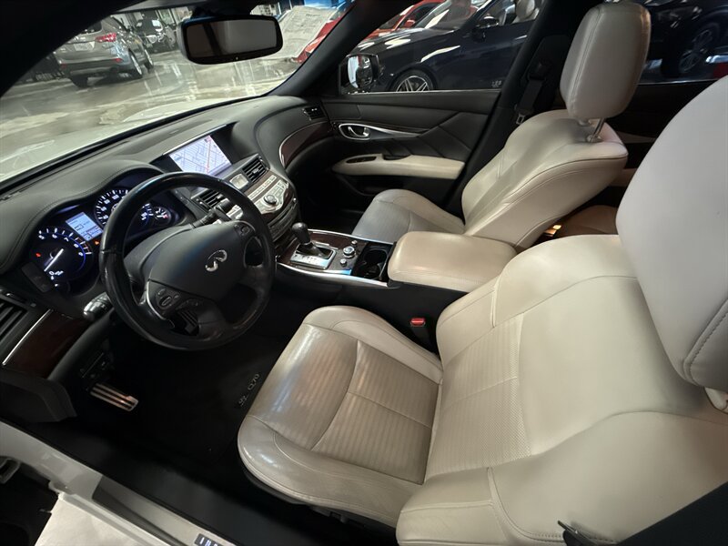 Used 2015 INFINITI Q70 3.7 w/ Sport Package RWD image 15
