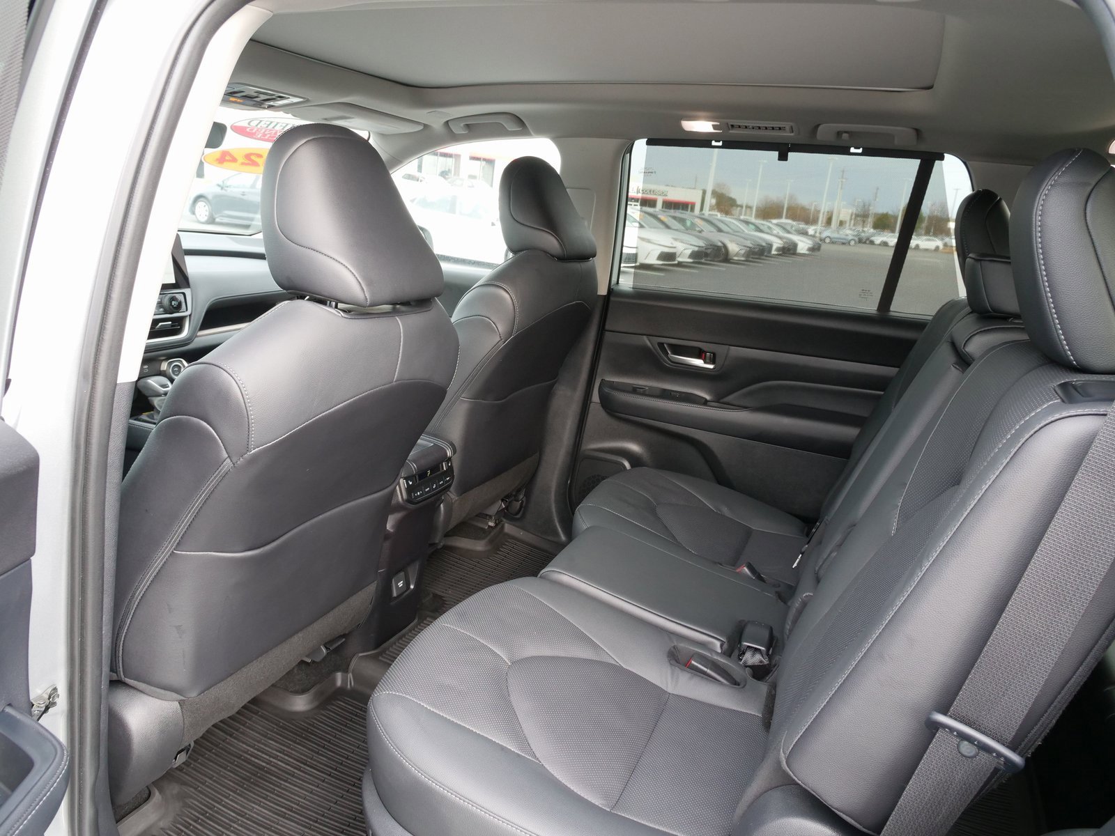 Used 2024 Toyota Grand Highlander Limited image 15
