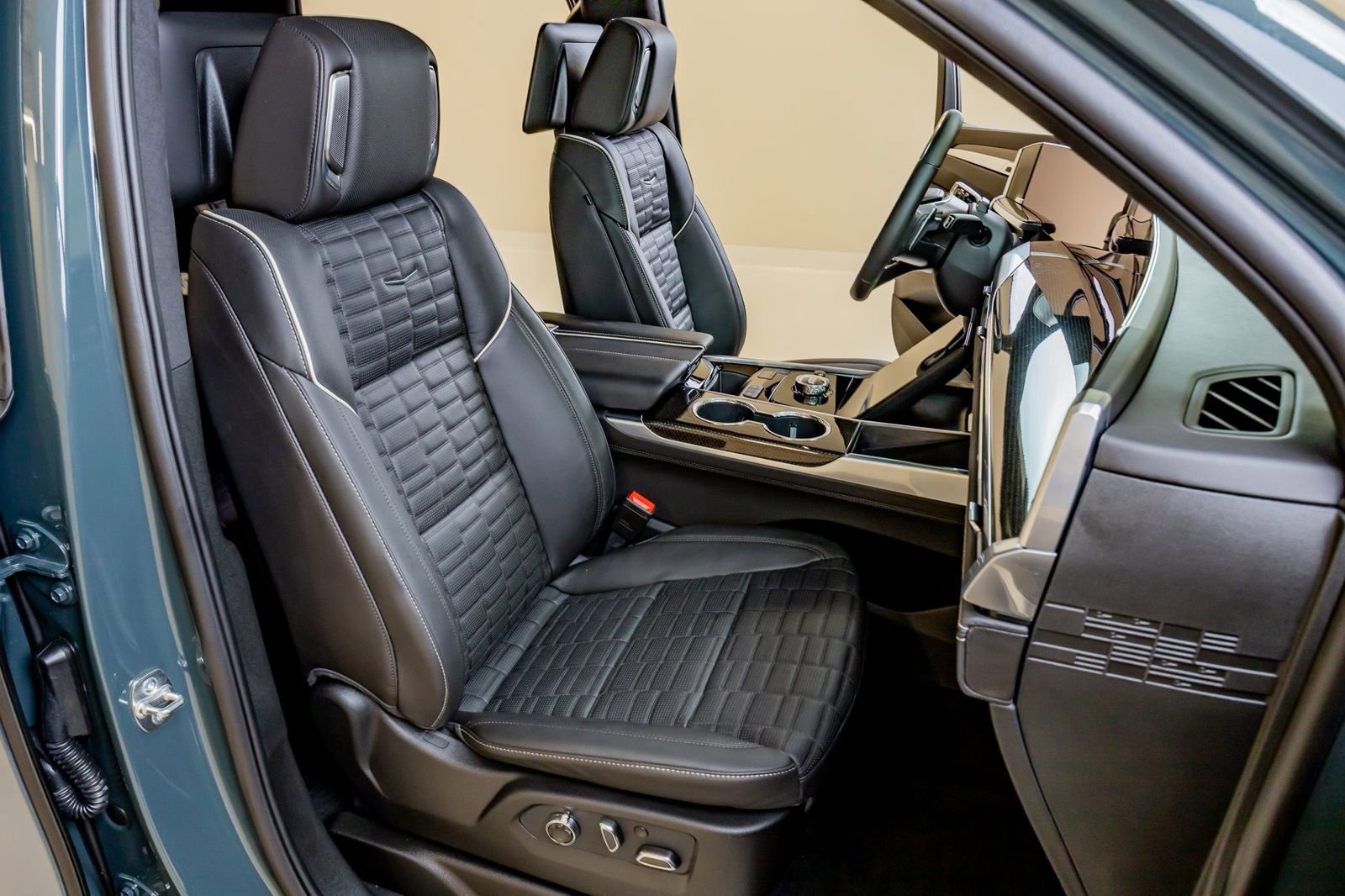 Used 2026 Cadillac Escalade V AWD/4WD image 31