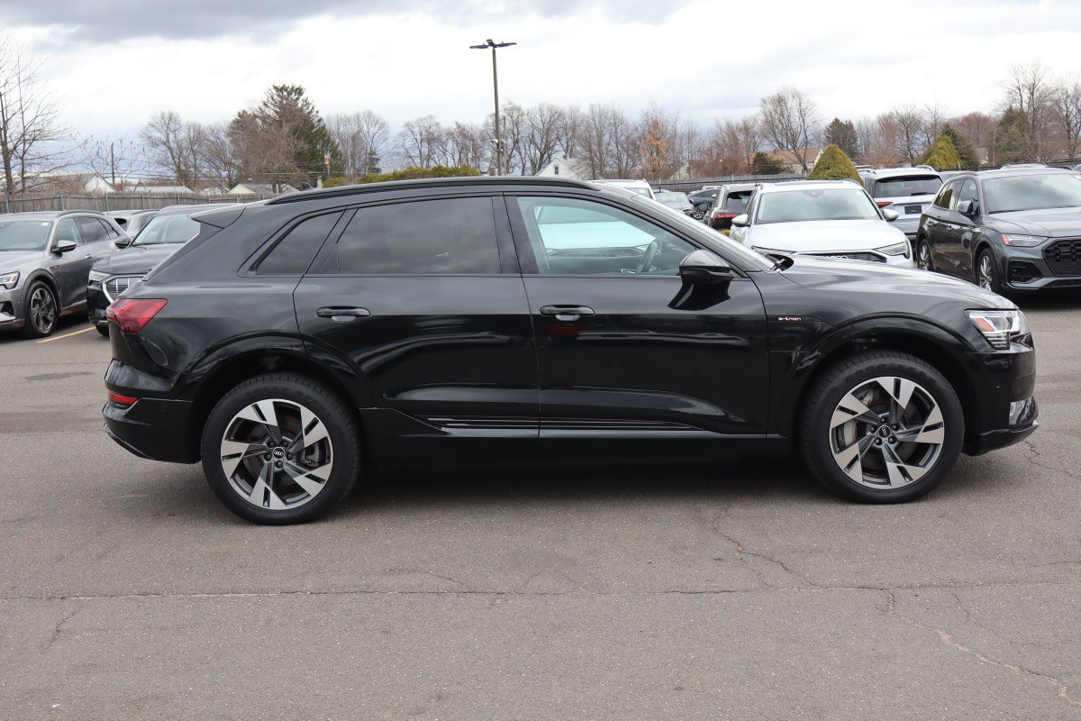 Used 2021 Audi e-tron Premium w/ Convenience Plus Package image 4