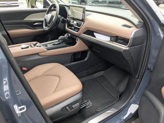Used 2026 Toyota Grand Highlander AWD image 32