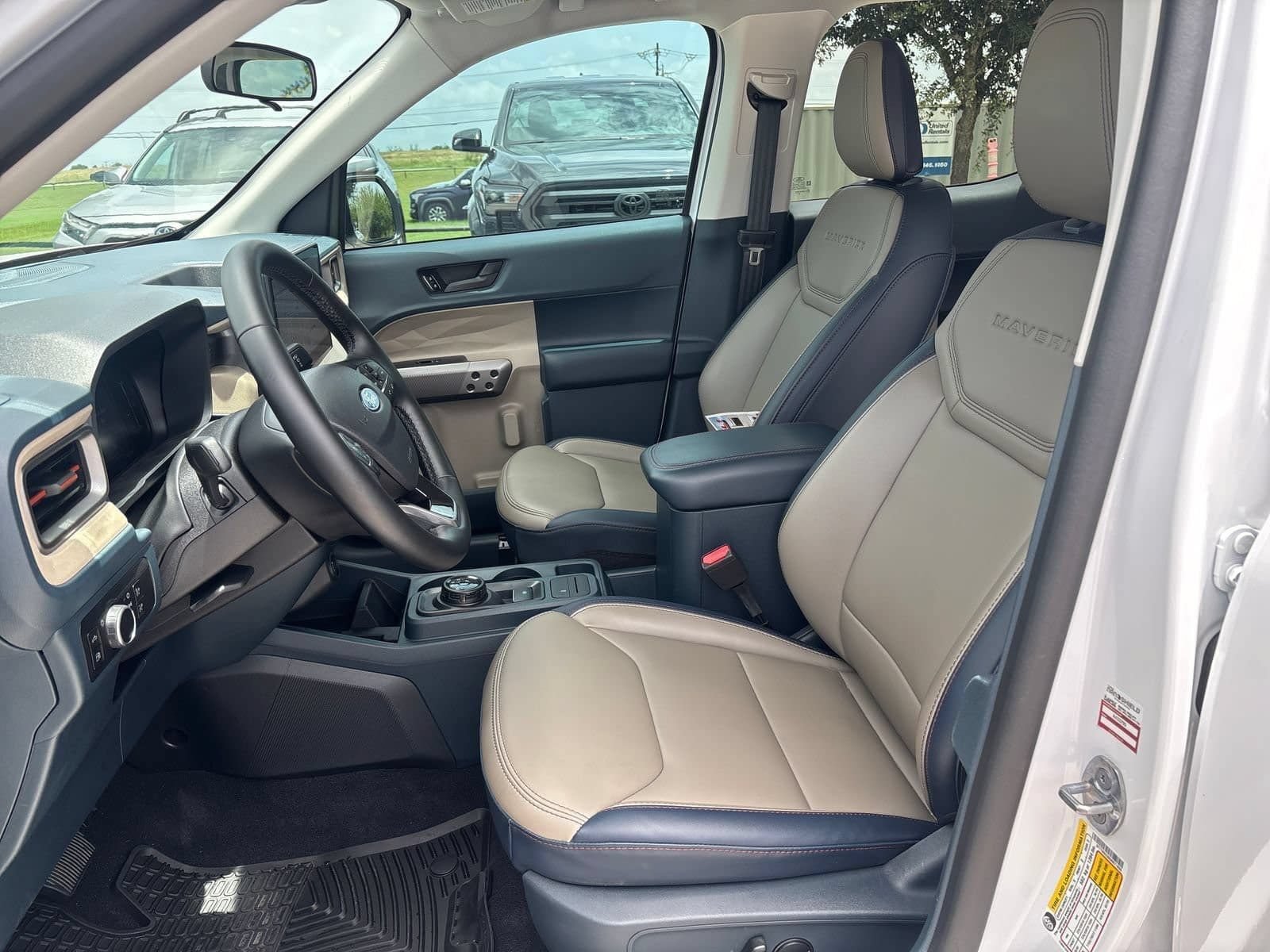 Used 2025 Ford Maverick Lariat AWD/4WD image 11