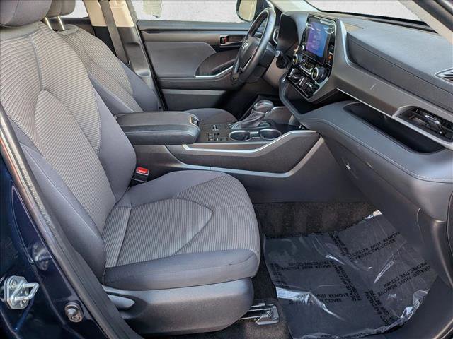 Used 2025 Toyota Highlander LE image 21