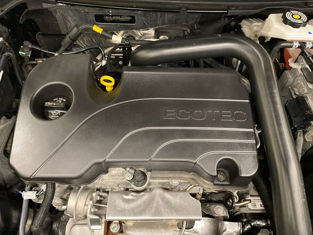 Used 2024 GMC Terrain SLT image 4