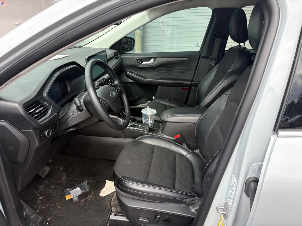 Used 2025 Ford Escape SE FWD image 16