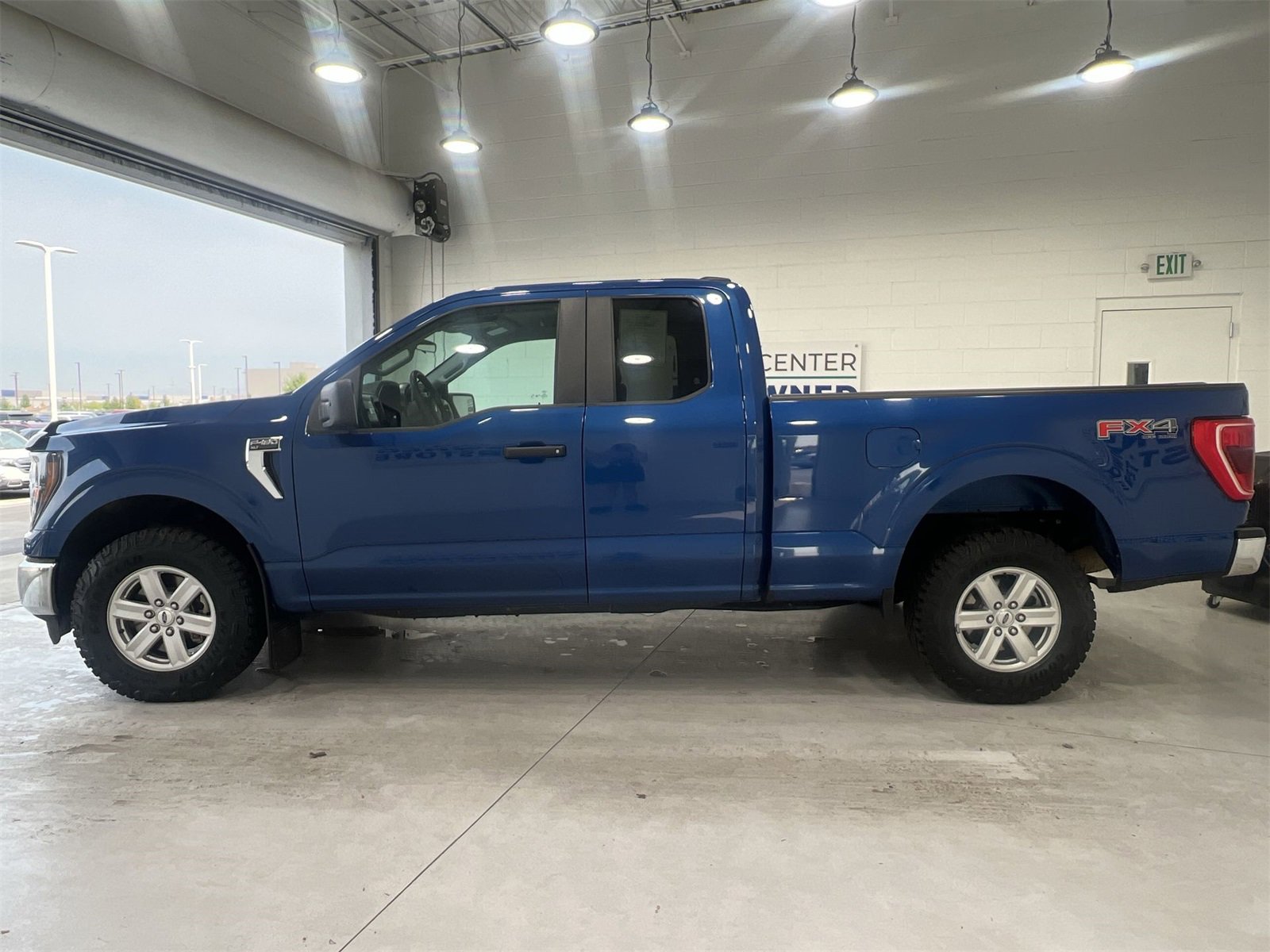 Used 2023 Ford F150 XLT w/ Trailer Tow Package image 5