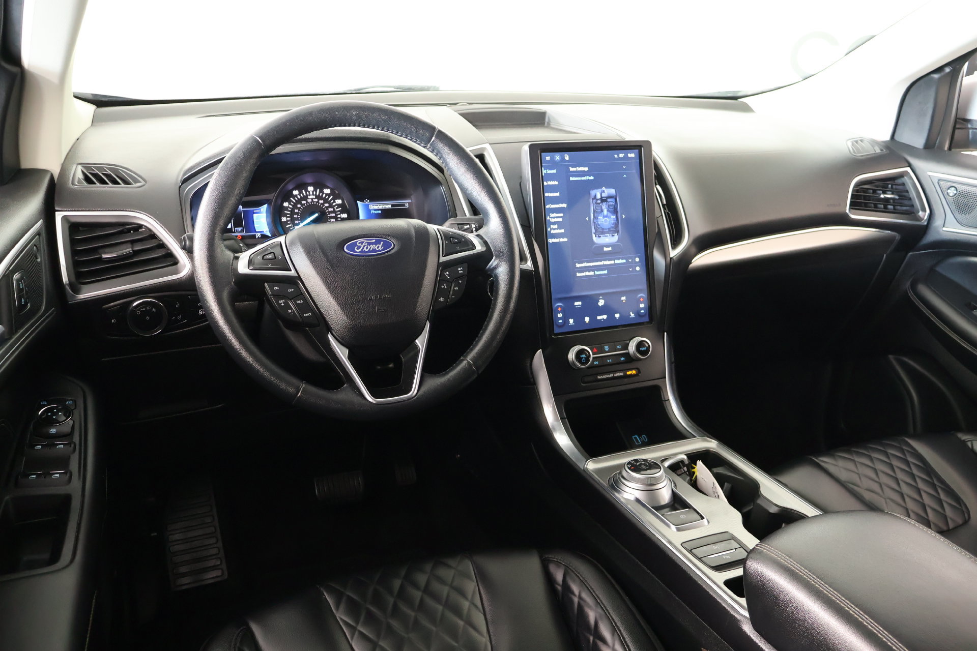 Used 2024 Ford Edge Titanium AWD/4WD image 2