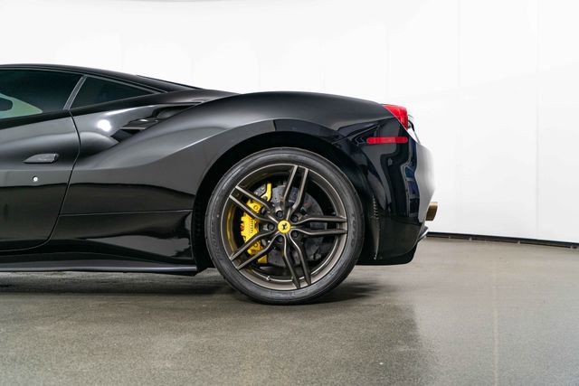 Used 2017 Ferrari 488 GTB RWD image 13