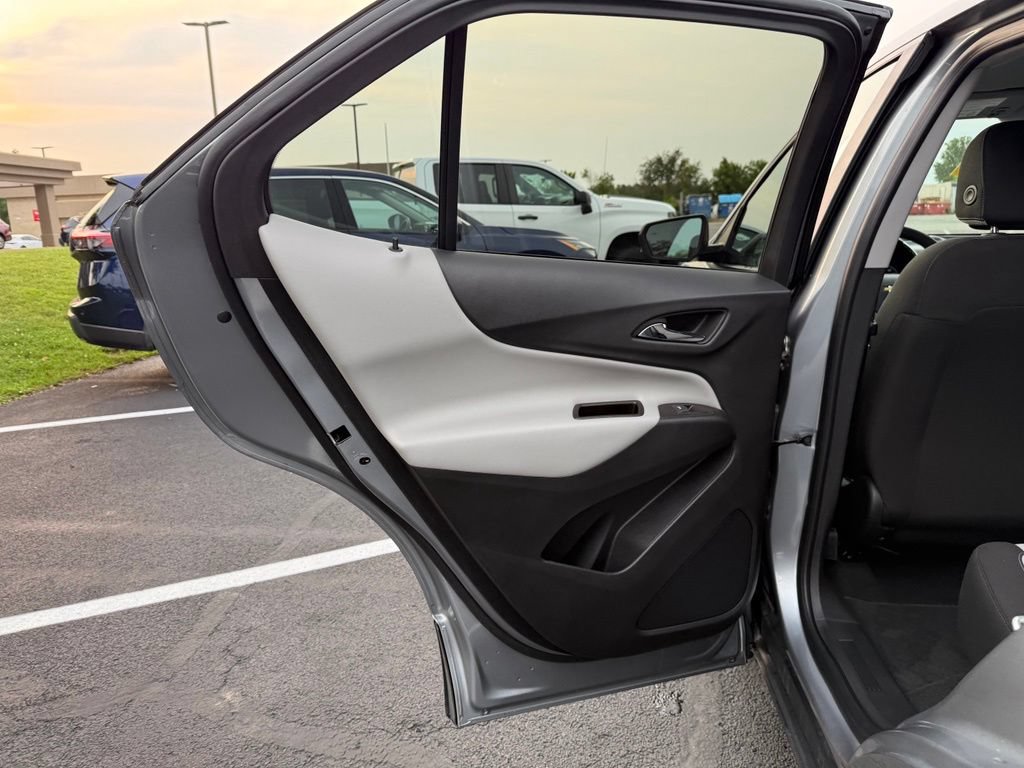 Used 2023 Chevrolet Equinox LS w/ LS Convenience Package AWD/4WD image 11