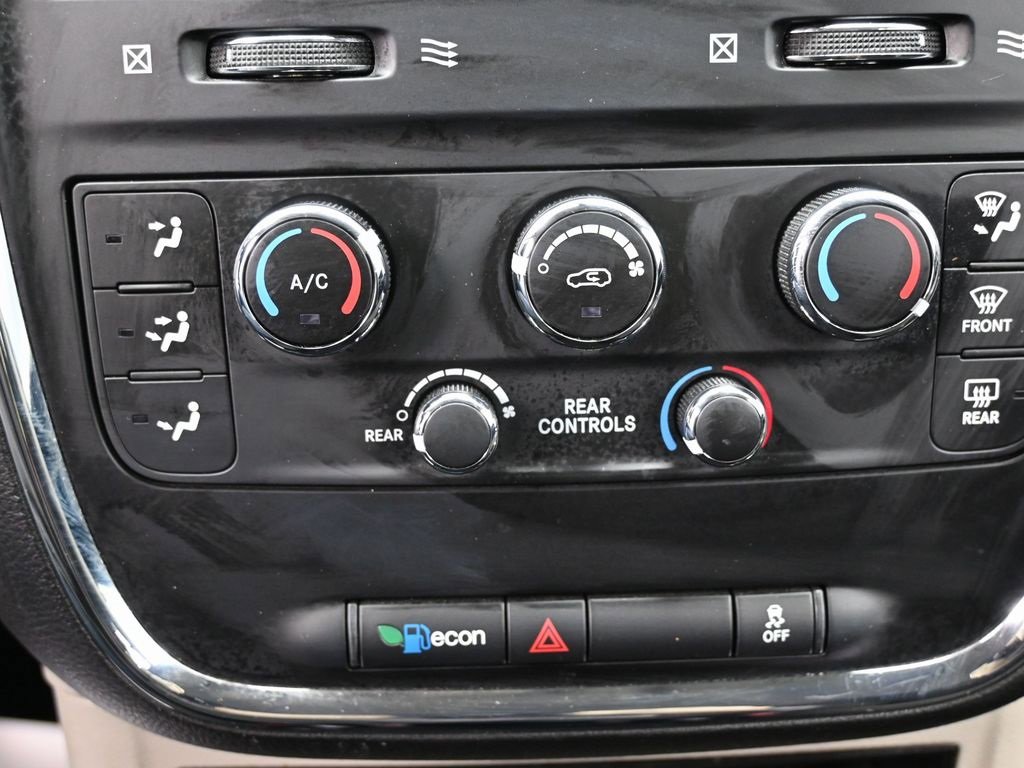 Used 2018 Dodge Grand Caravan SE w/ UConnect Hands-Free Group image 23