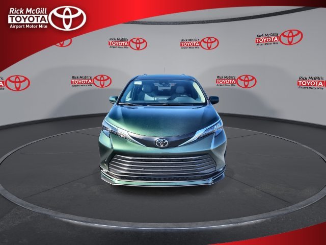 New 2026 Toyota Sienna XLE AWD/4WD image 3