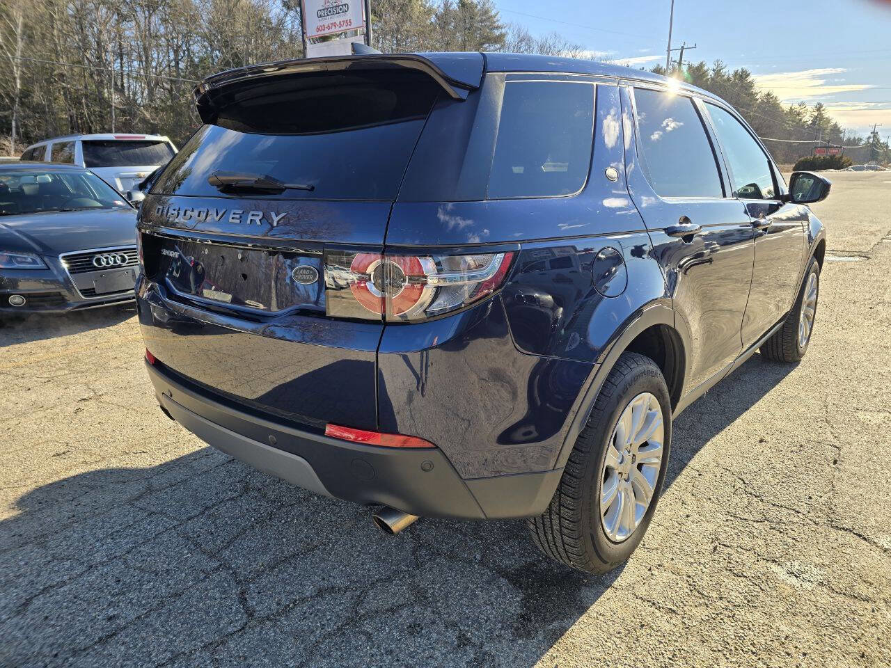 Used 2017 Land Rover Discovery Sport SE image 10