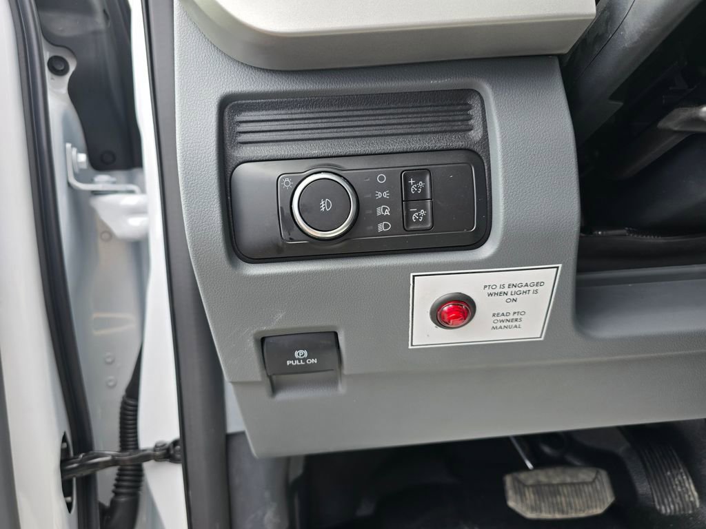 New 2026 Ford F550 4x4 Crew Cab image 27