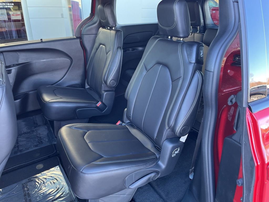 New 2026 Chrysler Pacifica Select w/ S Appearance Package image 11