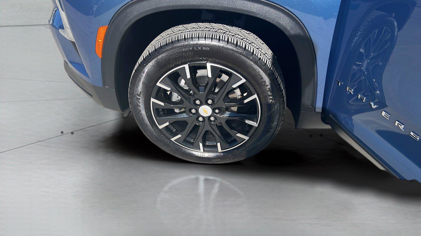 Used 2026 Chevrolet Traverse LT w/ Sun and Wheel Package FWD image 23