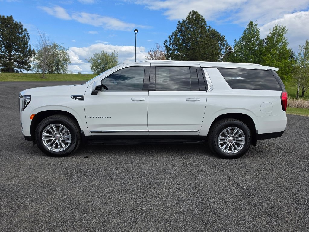 Used 2023 GMC Yukon XL SLT w/ SLT Luxury Package AWD/4WD image 8