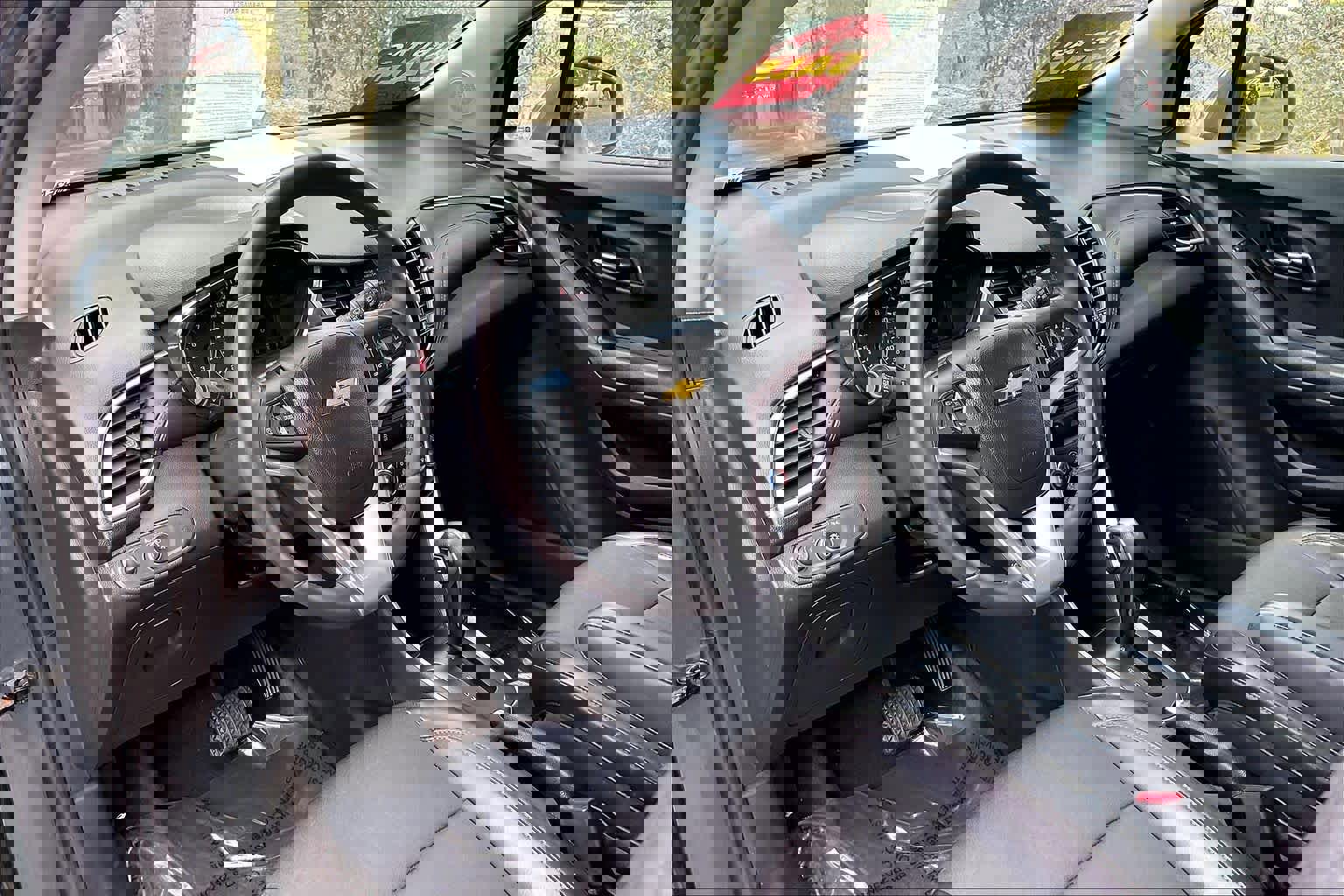 Used 2021 Chevrolet Trax LT w/ LT Convenience Package image 13