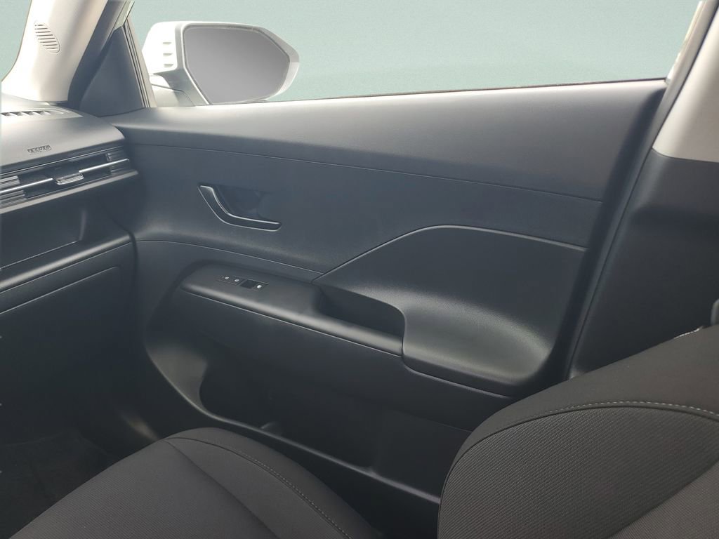 Certified 2024 Hyundai Kona SEL w/ Convenience Package image 16