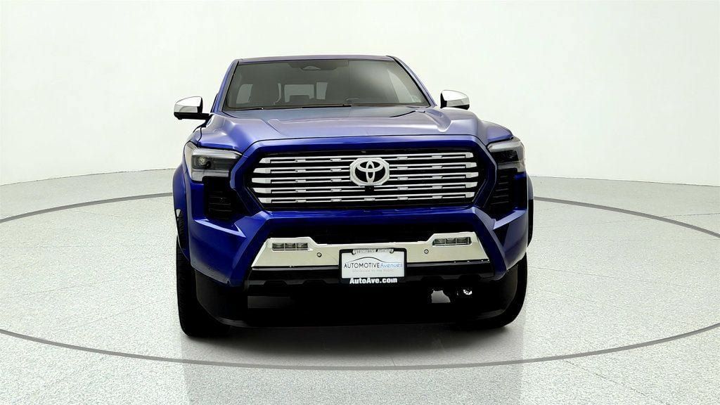 Used 2025 Toyota Tacoma Limited AWD/4WD image 2