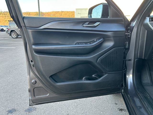 Used 2023 Jeep Grand Cherokee L Laredo image 21