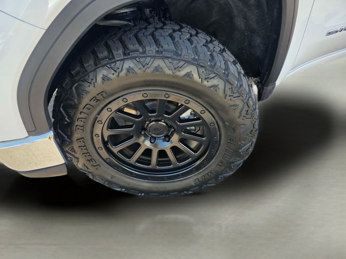Used 2024 GMC Sierra 1500 SLT image 4