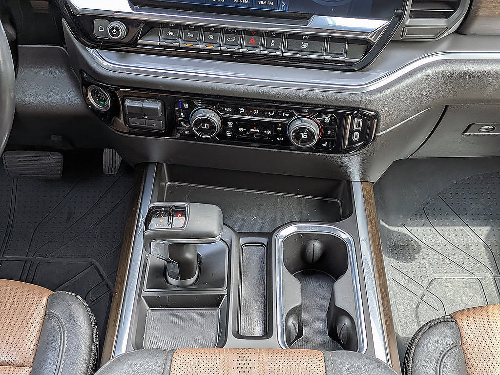 Certified 2025 Chevrolet Silverado 1500 High Country AWD/4WD image 39