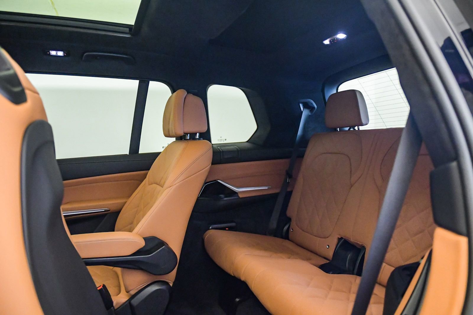 Used 2026 BMW X7 xDrive40i w/ M Sport Package AWD/4WD image 22