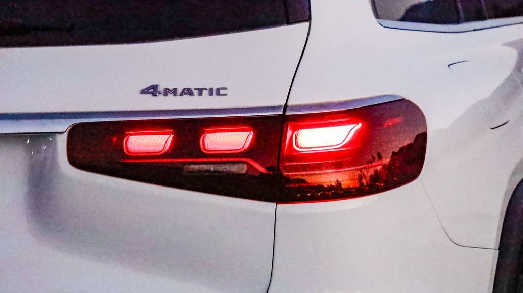 Used 2024 Mercedes-Benz GLS 450 4MATIC image 9