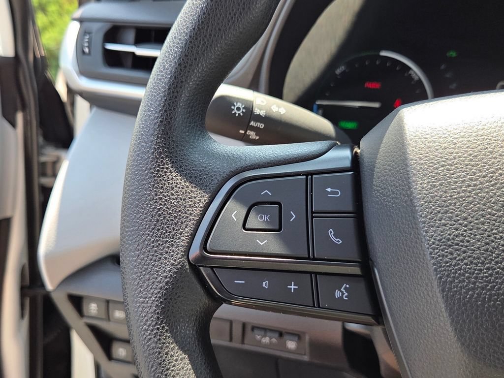 Certified 2025 Toyota Sienna LE FWD image 24