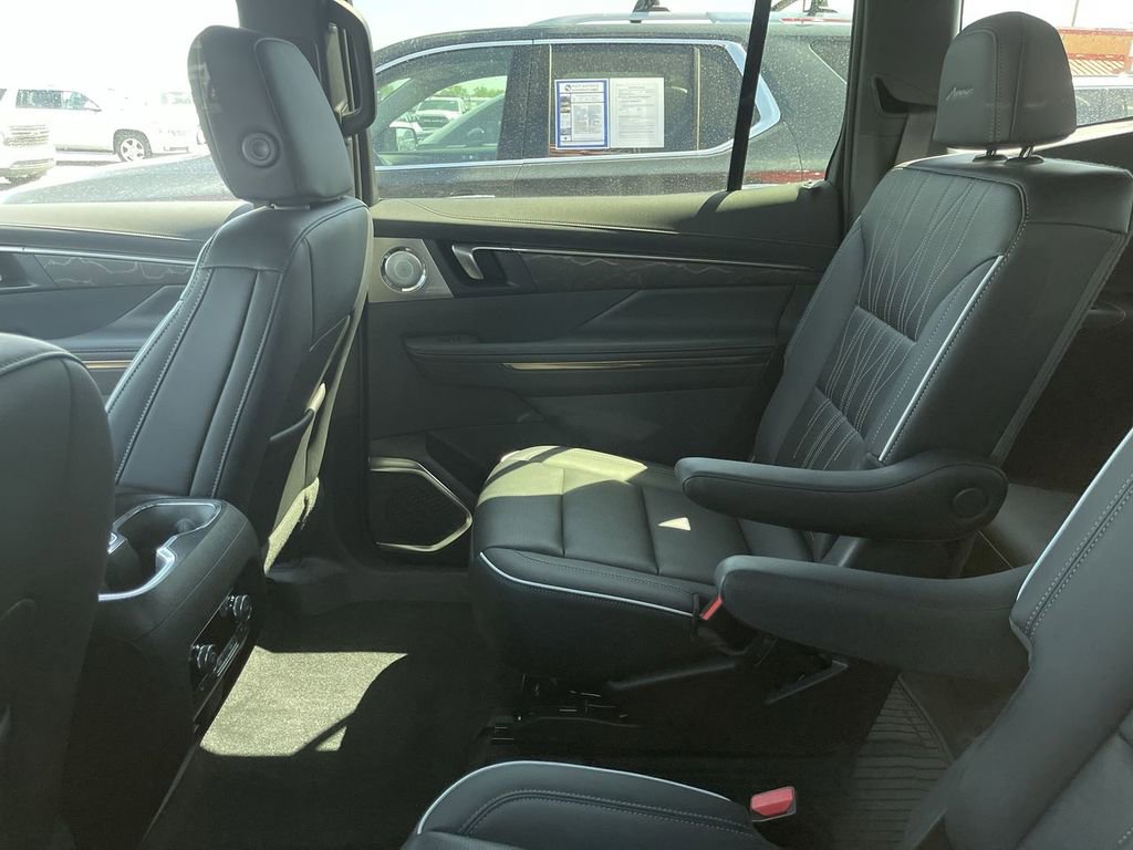 Used 2025 Buick Enclave Avenir w/ Trailering Package, 5000 lbs. image 5