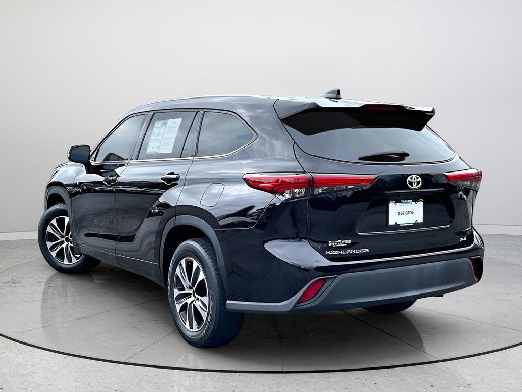 Used 2020 Toyota Highlander XLE image 10