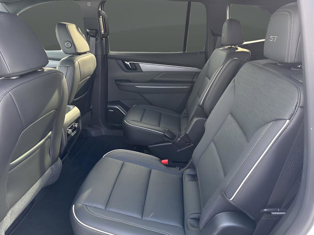Used 2025 Buick Enclave Sport Touring image 13