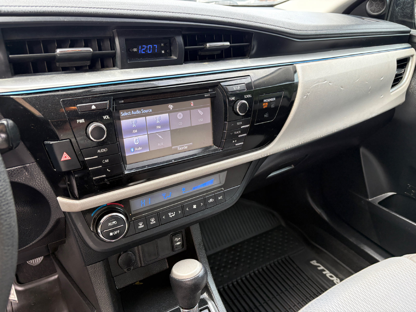 Used 2016 Toyota Corolla LE FWD image 23