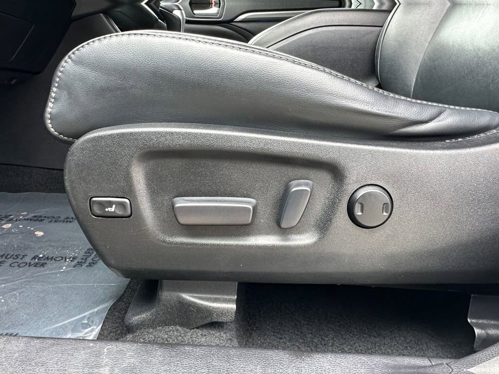 Used 2018 Toyota Highlander SE w/ Protection Package #3 image 18