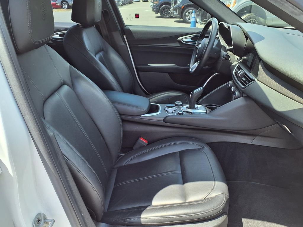 Used 2022 Alfa Romeo Giulia Ti w/ Active Assist Plus Package RWD image 13