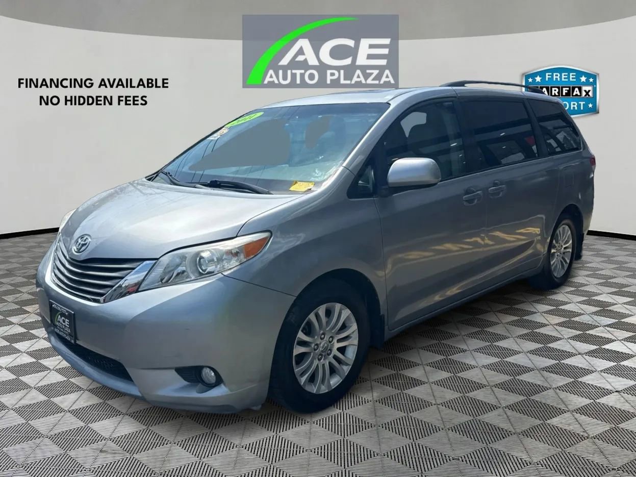Used 2011 Toyota Sienna XLE FWD image 2