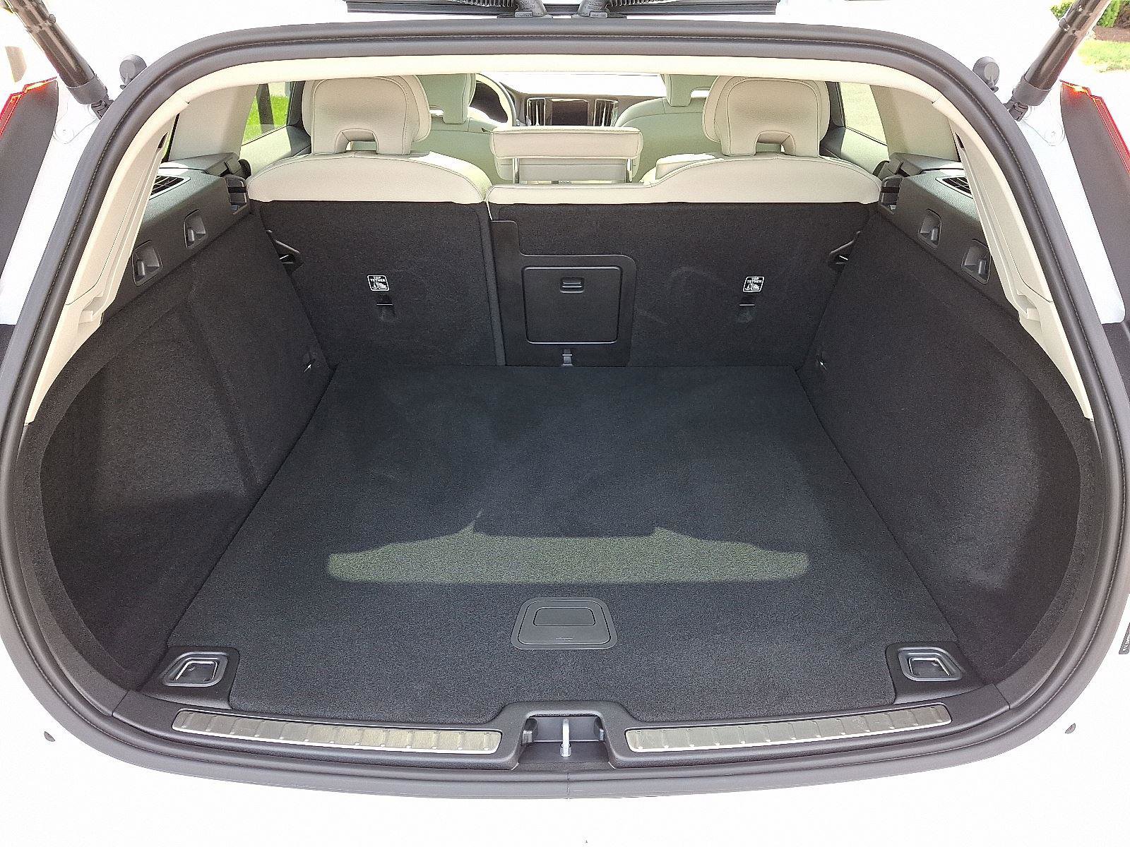 Certified 2024 Volvo V60 B5 Cross Country Plus image 29