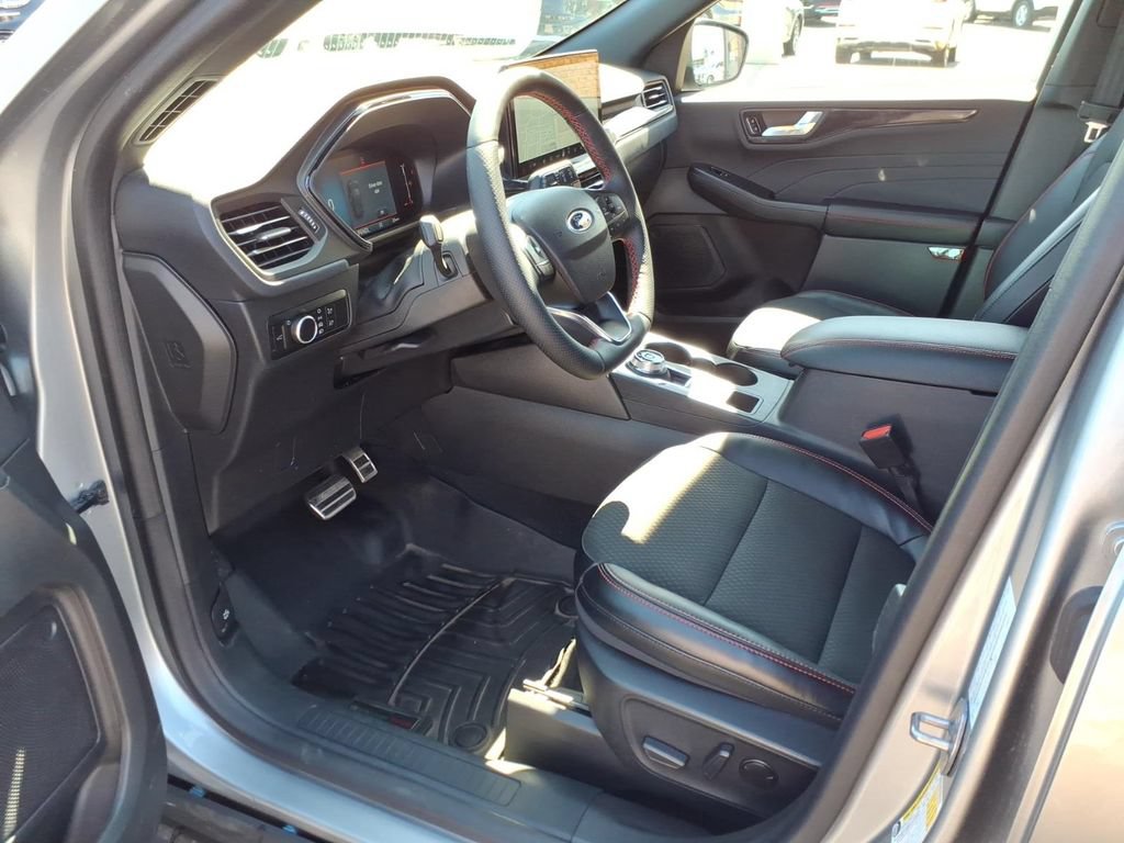 Used 2024 Ford Escape ST-Line w/ Tech Pack #1 AWD/4WD image 10