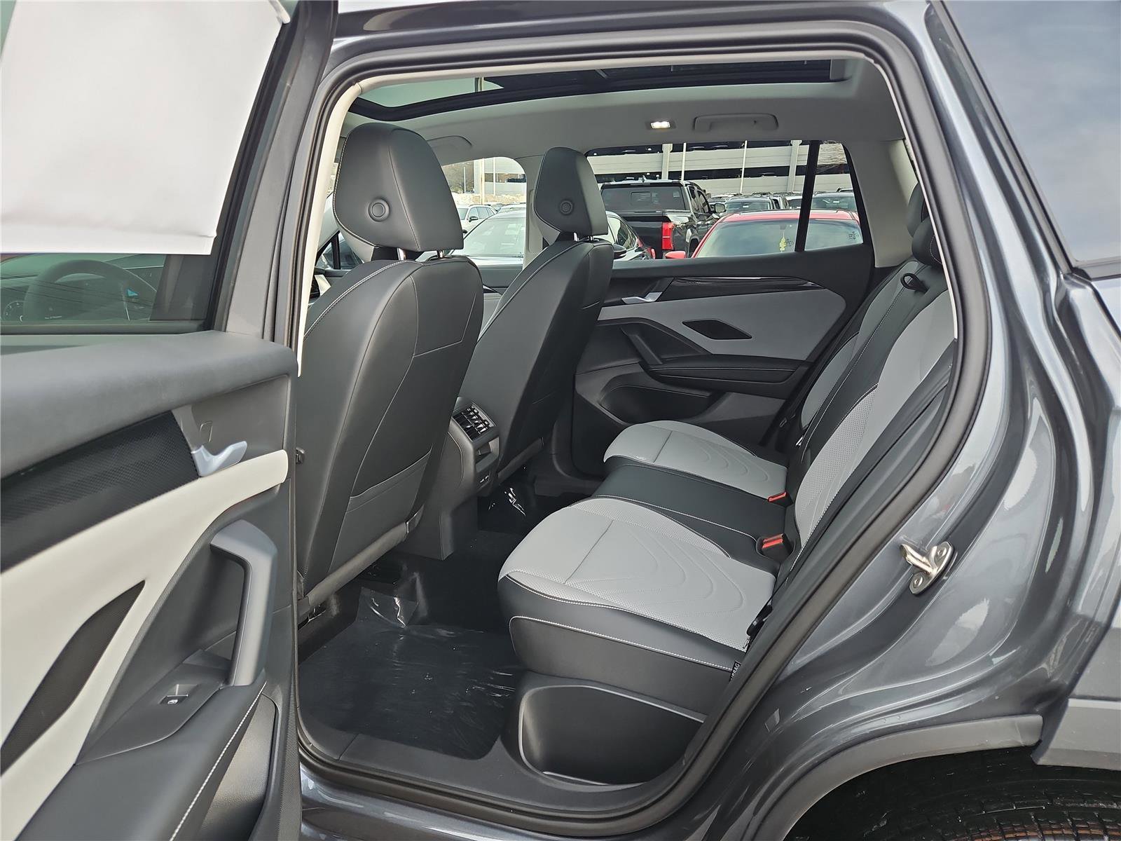 New 2026 Volkswagen Tiguan SE image 25