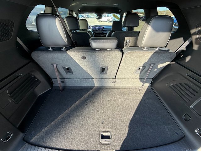 Used 2025 Buick Enclave Sport Touring image 17