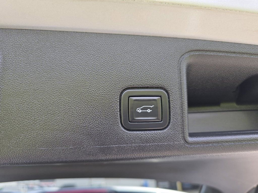 Used 2020 GMC Terrain SLT w/ Preferred Package AWD/4WD image 19