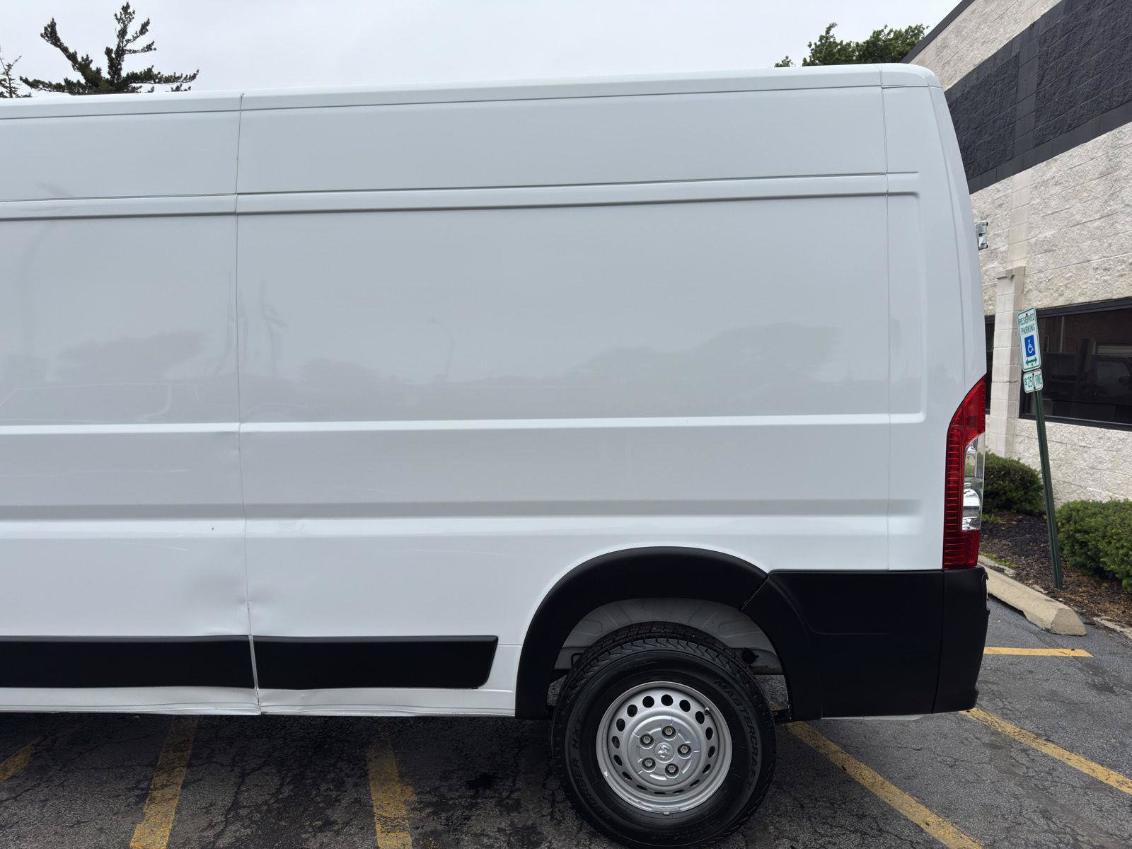 Used 2025 RAM ProMaster 2500 w/ Convenience Group FWD image 6