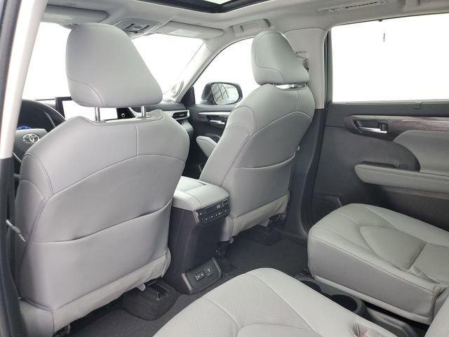 Used 2023 Toyota Highlander Platinum image 15