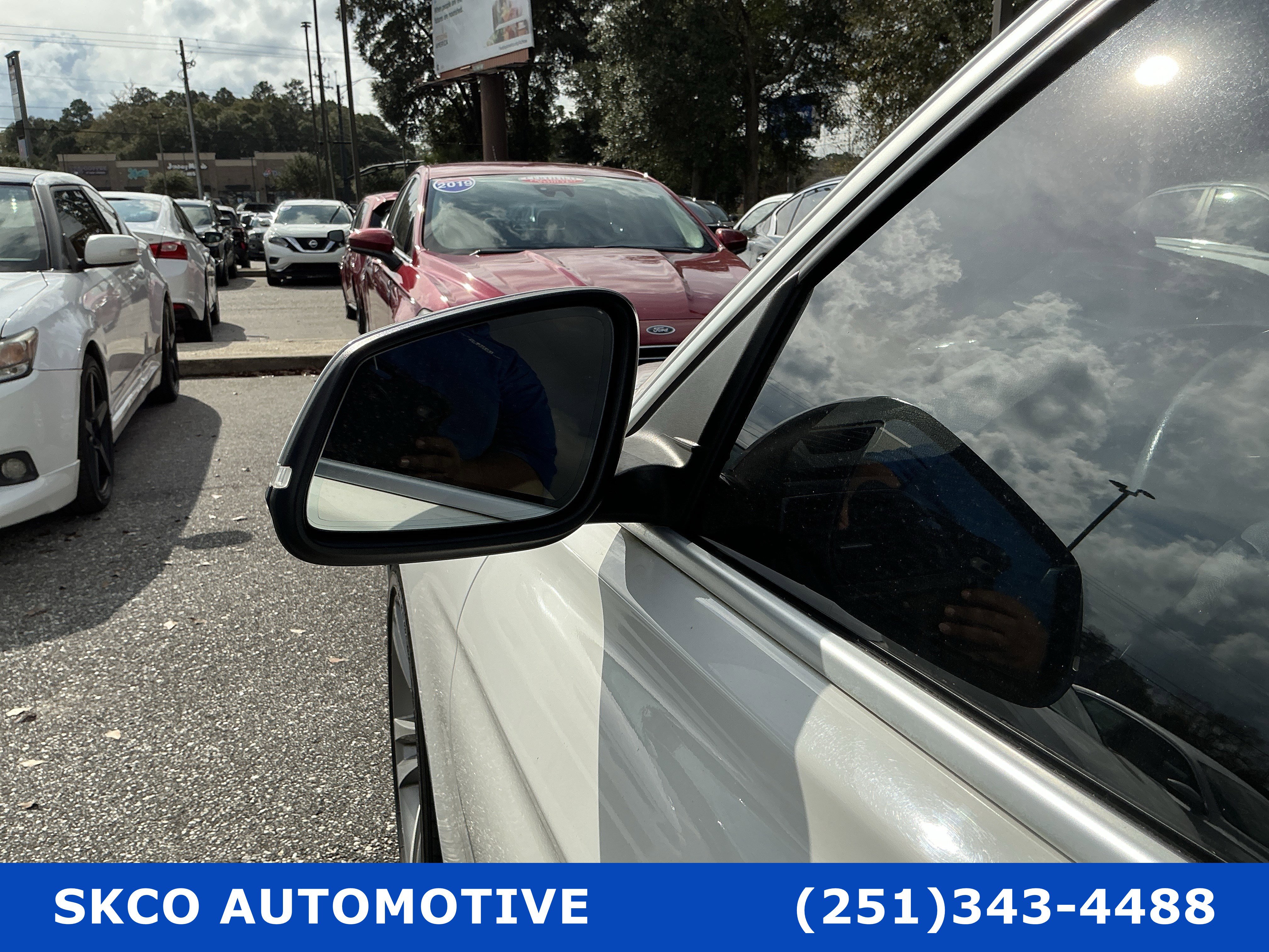 Used 2017 BMW 330i xDrive Sedan w/ Premium Package image 11