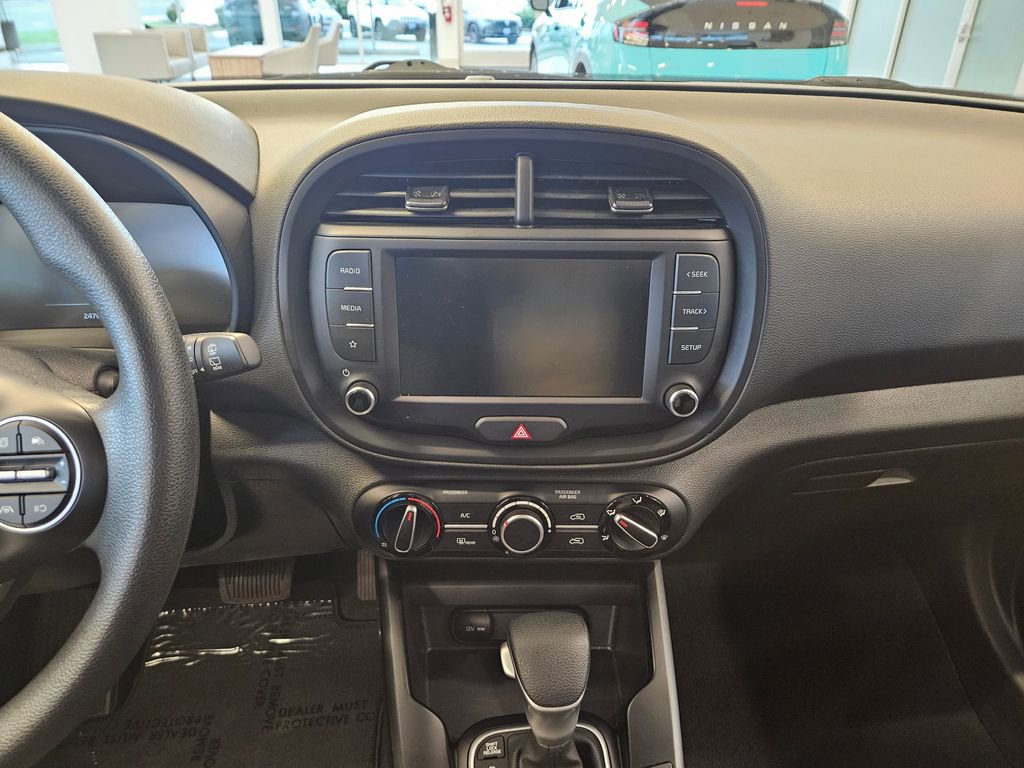 Used 2025 Kia Soul LX w/ LX Technology Package FWD image 18